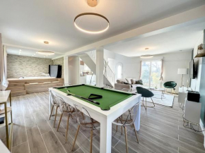 LA MAISON DU VAL / JACUZZI - BILLARD - JARDIN - STANDING - WIFI - PARKING, La Chapelle-Caro